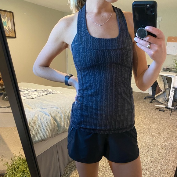Lululemon tank - Picture 1 of 4